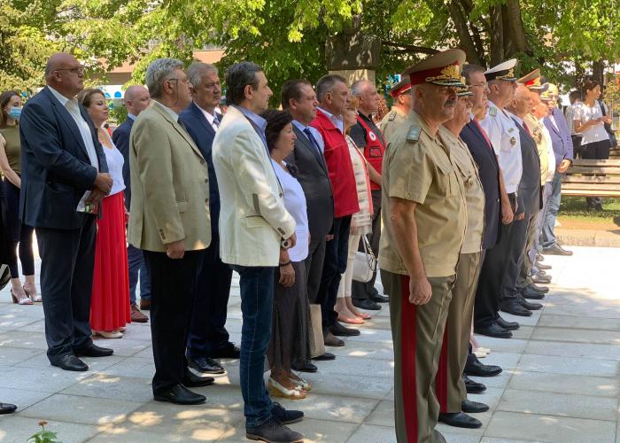 БЛС ОТДАДЕ ПОЧИТ НА ЗАГИНАЛИТЕ ЛЕКАРИ И СЕСТРИ ПРИ ИЗПЪЛНЕНИЕ НА СЛУЖЕБНИЯ СИ ДЪЛГ